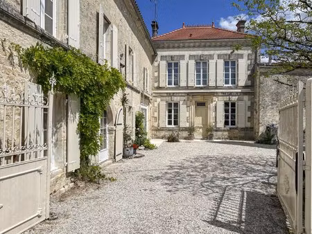 elégante maison de campagne avec maison d'hôtes  jardin et piscine