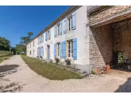 maison de campagne spacieuse avec potentiel de revenus