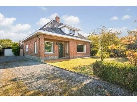 centrum sint-henricus : te renoveren woning op 1876 m²