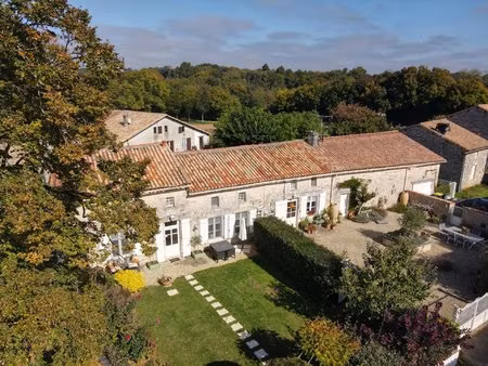 maison en pierre pleine de charme avec maison d’amis indépendante