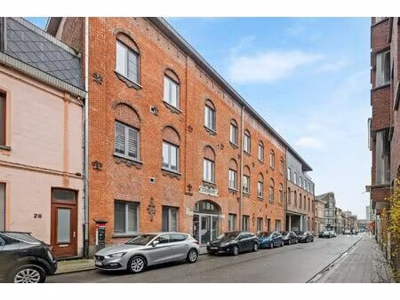 uitzonderlijk ruim duplex appartement met loft allures te sint-niklaas