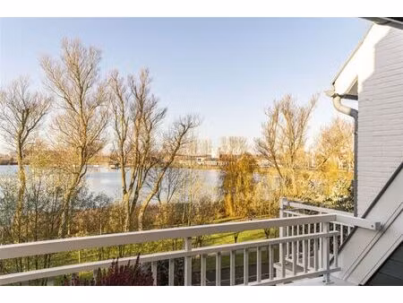 bijzonder charmerend appartement in het hart van duinenwater