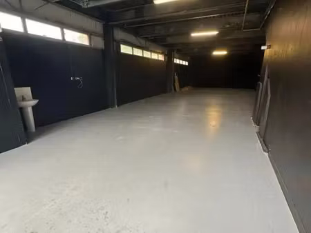 local d'activités de 270m²