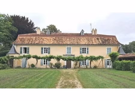 magnifique propriété à restaurer au milieu d'un parc de 6 hectares