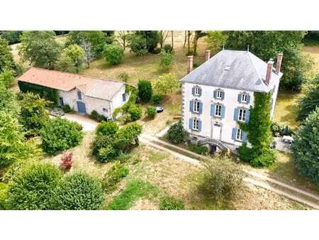 maison de campagne surélevée avec grande grange et plus de 3 hectares de terrain