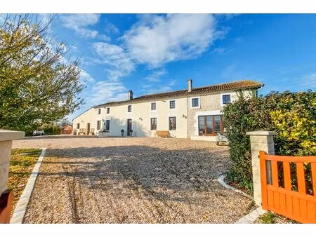 magnifique maison de 6 chambres à proche de cognac