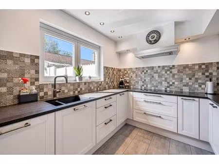 instapklare gezinswoning met tuin & garage in hartje dikkelvenne