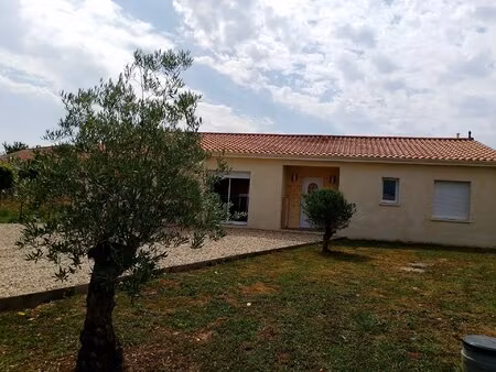 a environ 5 km de jonzac - pavillon de plain-pied offrant trois chambres