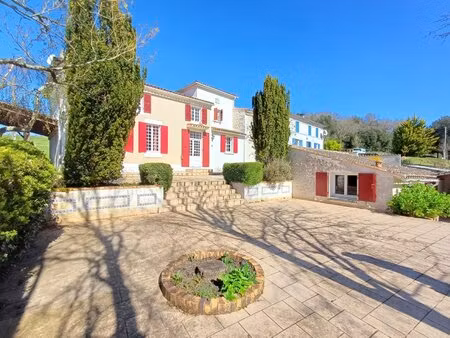 charmante maison de campagne avec vue sur la rivière
