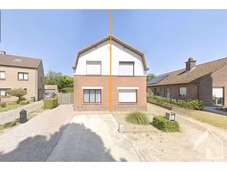 op te frissen woning op top locatie!