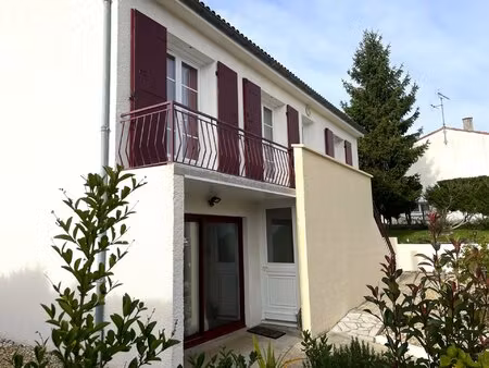 maison bien présentée à 4kms de saintes