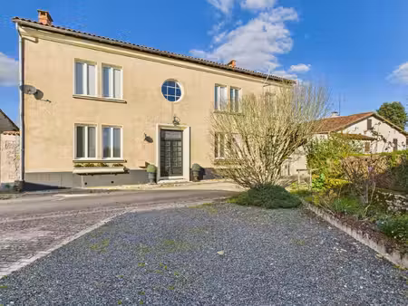 superbe maison de village de deux chambres