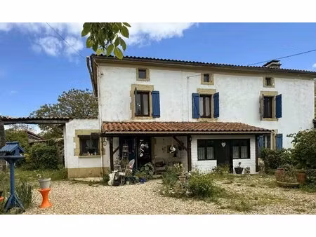 belle propriété de 3 chambres + une annexe pour les invités et une piscine  près de la vil