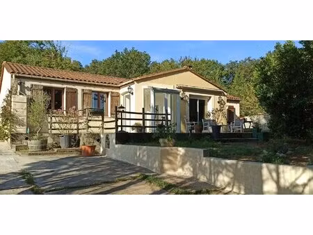 charmant pavillon dans un village recherché