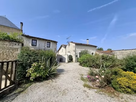 grande maison de village avec piscine à le gicq