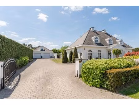 villa landhuis op een gunstige locatie vlakbij de nederlandse grens!
