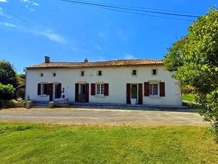 charentaise de 5 chambres avec piscine