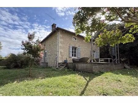 maison charmante de 2 chambres avec terrain en bord de rivière près de verteuil-sur-charen
