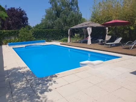charmante maison de village avec gîte et piscine  à deux pas de la côte atlantique
