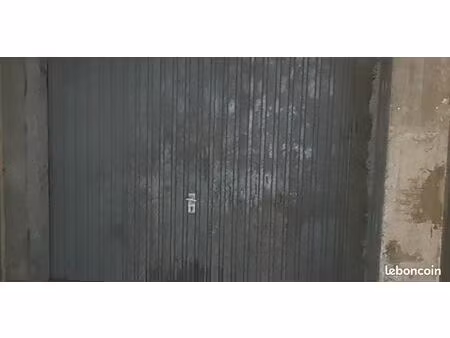 parking fermé 17 m² - plateau centre ville