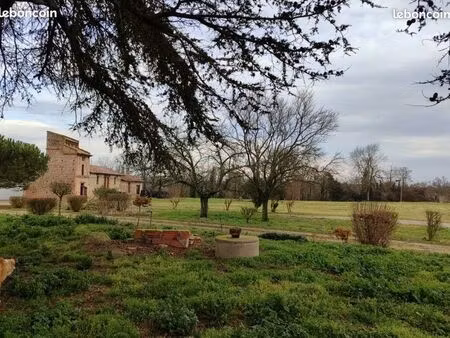 vend ferme à lavaur  proche de toutes commodités