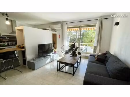 appartement t3 traversant  box(en sus)  parc privé et commodités
