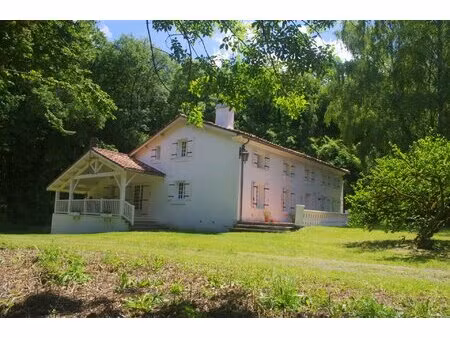 belle maison avec étang