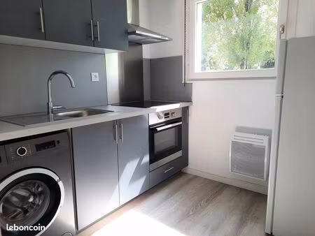 f1 de 28 m2 avec balcon - proche université