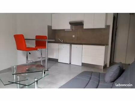 a 10 minutes à pied de l’iut  studio meublé refait à neuf