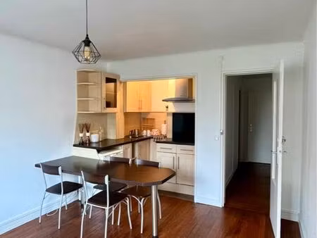 location t2 plein centre lorient rue du port / nayel