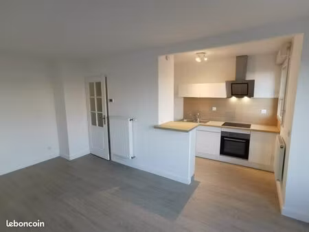 t2 41m2 / refait à neuf en 2020 / métro croix centre / 710cc