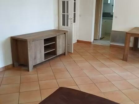 a louer f 2 + cuisine + salle d'eau + wc + balcon à vaux sur seine yvelines de 48m²
