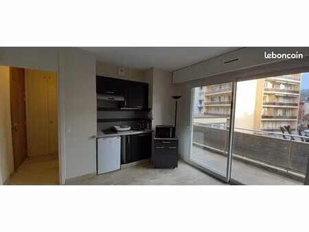 studio meublé 19m2 + grand balcon  chambéry centre