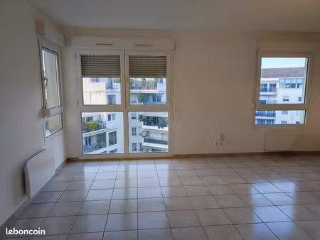 t2 lyon 3ème montchat