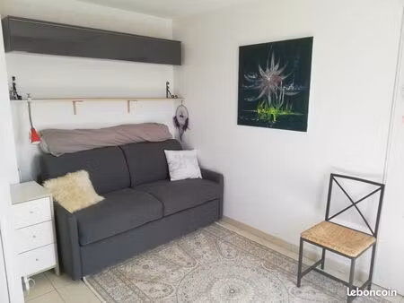 joli studio meublé  25m2