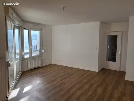 f2 52m2 villeurbanne gratte ciel