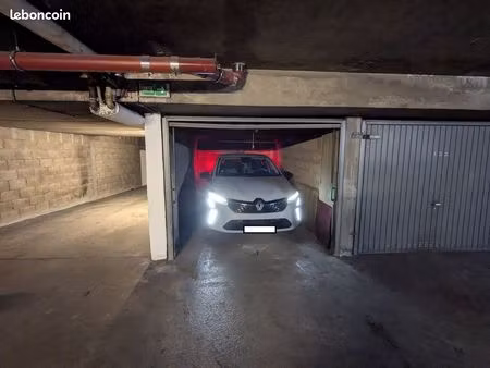 box fermé / garage à louer