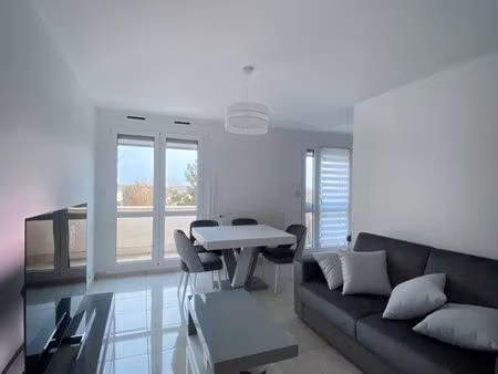 à louer : t2 non meublé - résidence calme et avec espace vert - dernier étage - balcon - p