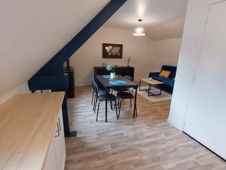 f2 meublé refait à neuf au centre-ville de précigné