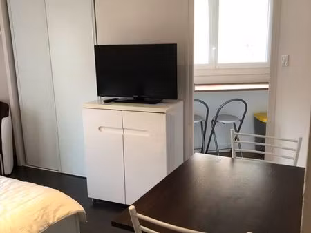 t1 meublé - quartier proche des halles