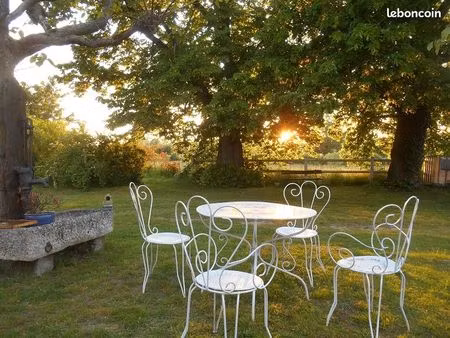 petite logement mitoyen  avec extérieurs  potager  pré  verger en commun avec propriétaire