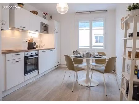 loue superbe appartement. 51m2  entièrement meublé et équipé  rénovation récente et de qua