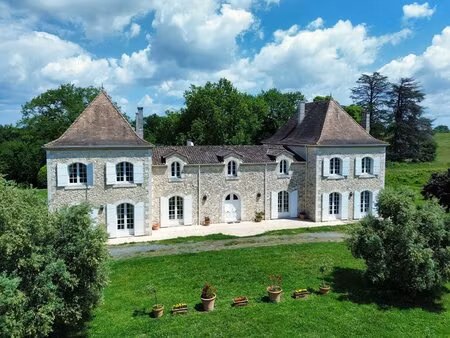 élégant château de la fin du xxᵉ siècle avec maison d’amis — à 30 minutes de saint-émilion