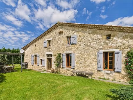authenticité et charme pour cette superbe maison en pierre près de duras