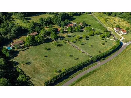 calme absolu et vue dégagée pour cet ensemble immobilier de 5 maisons avec 4 piscines sur.