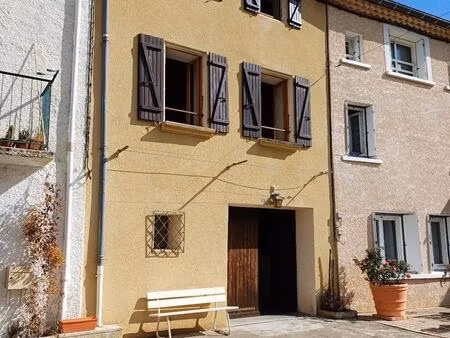 maison avec jardin en face