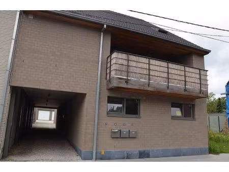 gelijkvloers recent appartement met tuin.