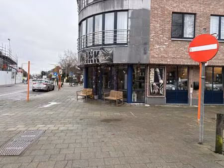 ruim handelspand op de markt van berlaar