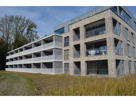 wonen aan 't kanaal in residentie bakboord in een 2 slpk appartement met ruim terras. lift