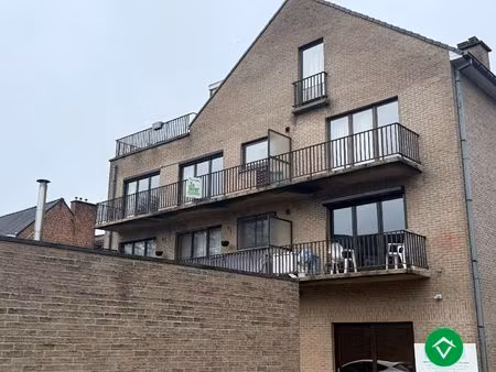 ruim 2-slaapkamersappartement met garage in centrum roeselare